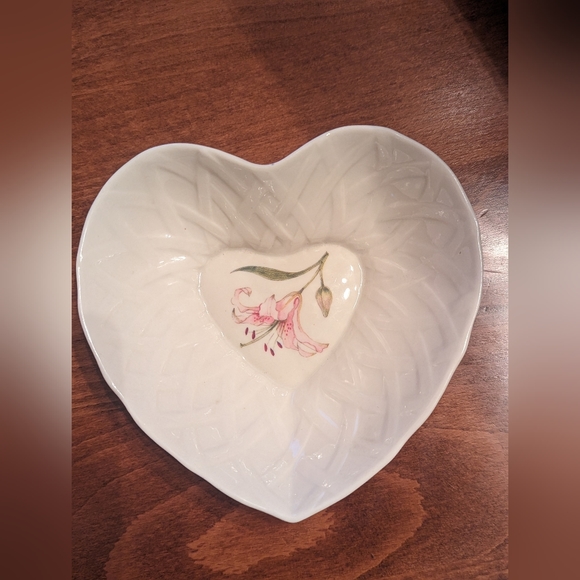 Belleek China Country Trellis heart shaped dish - Picture 1 of 6